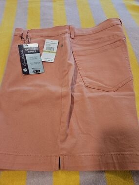 Gloria Vanderbilt Amanda Short in Coral